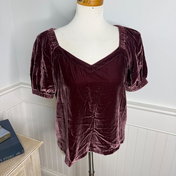 LOFT Tops - LOFT Petites Burgundy Velvet Sweetheart Puff Sleeve Top Small SP NWT